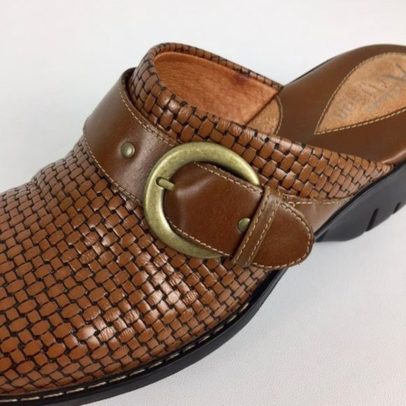 Clarks Womens Tan Brown Leather Heeled Mules Basket Weave Comfort Shoes size 7 - Picture 10 of 16